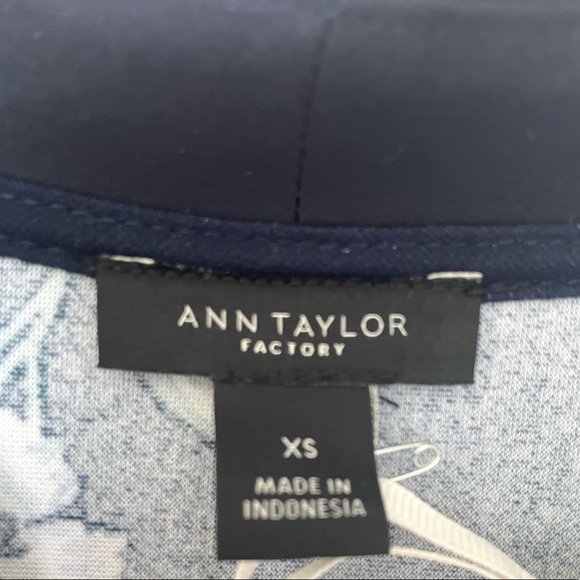 NWT ANN TAYLOR | FLORAL NAVY DRESS 3/4 SLEEVE Sz XS - Picture 6 of 6